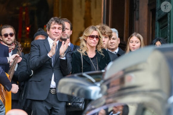 Pierre Rambaldi, Sarah Poniatowki, Tess Rambaldi (fille de Marie Poniatowski et petite-fille du défunt) - Sorties des obsèques du prince Jean-Stanislas Poniatowski en l'Eglise polonaise à Paris, France, le 29 avril 2024. © Jacovides-Moreau/Bestimage 