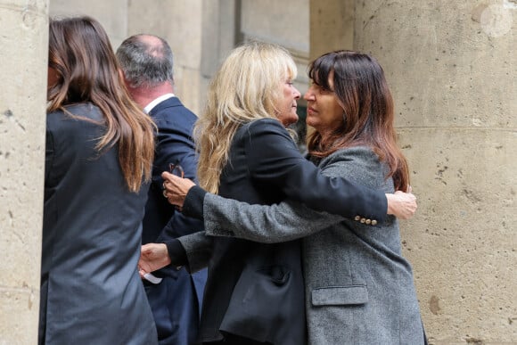 Marie Poniatowski, une des filles du défunt, Anne Marcassus - Arrivées aux obsèques du prince Jean-Stanislas Poniatowski en l'Eglise polonaise à Paris, France, le 29 avril 2024. © Jacovides-Moreau/Bestimage 