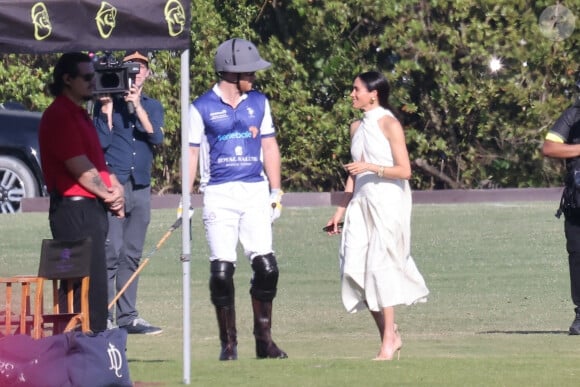 C'est sans Meghan qu'il fera le déplacement 
Meghan Markle et Harry arrivent au Royal Salute Polo Challenge à Palm Beach à Miami.