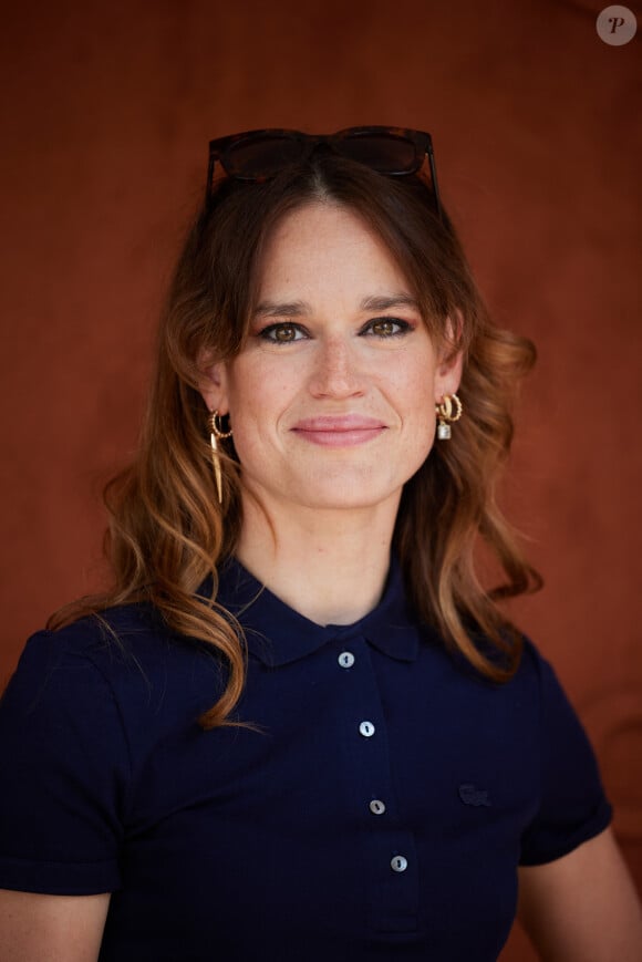 Mais son métier d'actrice n'est pas sa première passion.
Constance Gay au Village Roland Garros lors des Internationaux de France de tennis de Roland Garros 2023, à Paris, France, le 30 mai 2023. © Moreau-Jacovides/Bestimage