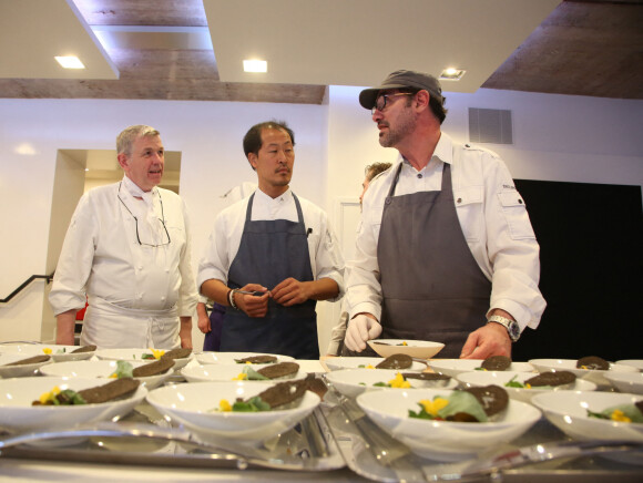 Exclusif - Les chefs Sang Hoon Degeimbre et Paul Pairet à la 1ère édition des "Plumes d'Or du Vin et de la Gastronomie" au Pavillon Vendôme à Paris.