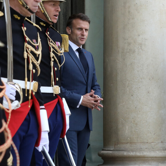 Le président Emmanuel Macron et sa femme la Première Dame reçoivent son homologue le président de la République démocratique du Congo et sa femme la Première Denise pour un déjeuner de travail au palais de l'Elysée à Paris, France, le 30 avril 2024. © Stéphane Lemouton/Bestimage 