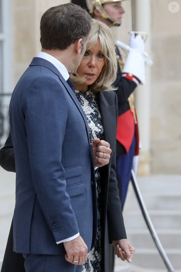 Le président Emmanuel Macron et sa femme la Première Dame Brigitte Macron reçoivent son homologue le président de la République démocratique du Congo et sa femme la Première Denise pour un déjeuner de travail au palais de l'Elysée à Paris, France, le 30 avril 2024. © Stéphane Lemouton/Bestimage 