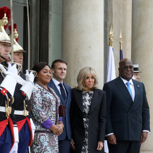 Le président Emmanuel Macron et sa femme la Première Dame Brigitte Macron reçoivent son homologue le président de la République démocratique du Congo Félix Tshisekedi et sa femme la Première Denise Nyakeru Tshisekedi pour un déjeuner de travail au palais de l'Elysée à Paris, France, le 30 avril 2024. © Stéphane Lemouton/Bestimage 