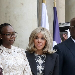 Le président Emmanuel Macron et sa femme la Première Dame Brigitte Macron reçoivent son homologue le président de la République démocratique du Congo Félix Tshisekedi et sa femme la Première Denise Nyakeru Tshisekedi pour un déjeuner de travail au palais de l'Elysée à Paris, France, le 30 avril 2024. © Stéphane Lemouton/Bestimage 