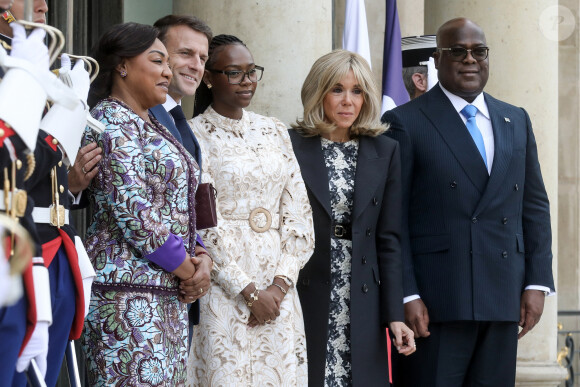 Le président Emmanuel Macron et sa femme la Première Dame Brigitte Macron reçoivent son homologue le président de la République démocratique du Congo Félix Tshisekedi et sa femme la Première Denise Nyakeru Tshisekedi pour un déjeuner de travail au palais de l'Elysée à Paris, France, le 30 avril 2024. © Stéphane Lemouton/Bestimage 