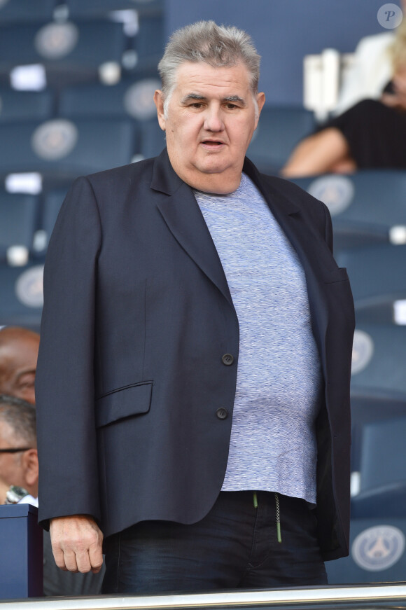 Pierre Ménès dans les tribunes lors du match de championnat de Ligue 1 Conforama opposant le Paris Saint-Germain au Racing Club de Strasbourg Alsace au Parc des princes à Paris, France, le 14 septembre 2019. Le PSG a gagné 1-0. © Giancarlo Gorassini/Bestimage