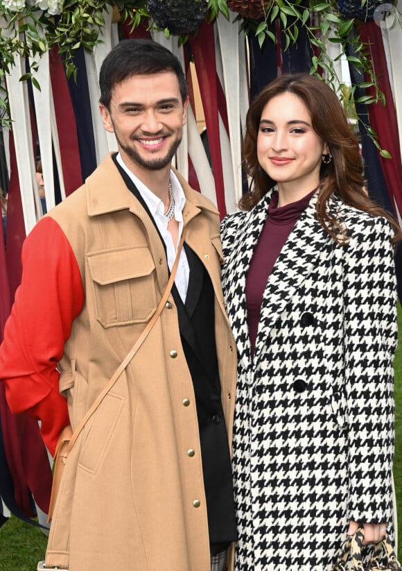 Depuis 2018, Billy Crawford est marié à Coleen Garcia, une actrice et mannequin qui l'a sauvé de la dépression.
Billy Crawford avec sa femme, le 2 octobre 2022. © Coadic Guirec/Bestimage/Bestimage