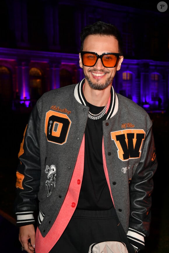 Billy Crawford lors du défilé Etam Live Show 2022 dans les jardins des Archives Nationales lors de la fashion week printemps/été 2023 le 27 septembre 2022. © Agence Bestimage