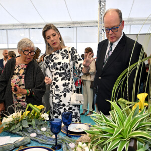 La princesse de Monaco portait une magnifique robe blanche avec un imprimé floral en noir
 
Le prince Albert II de Monaco et la princesse Caroline de Hanovre - Le 55ème Concours International de Bouquets à Monaco, le 4 avril 2024. © Bruno Bebert/Bestimage