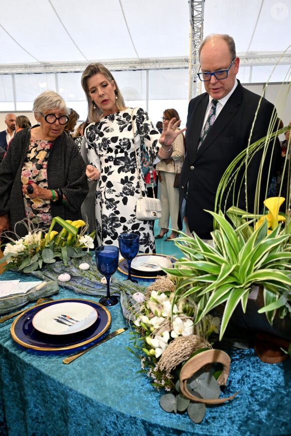 La princesse de Monaco portait une magnifique robe blanche avec un imprimé floral en noir
 
Le prince Albert II de Monaco et la princesse Caroline de Hanovre - Le 55ème Concours International de Bouquets à Monaco, le 4 avril 2024. © Bruno Bebert/Bestimage