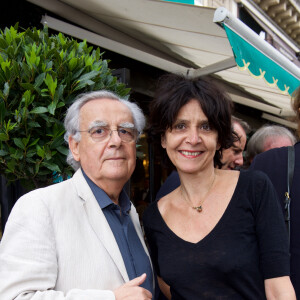 C'est sa fille Cécile Pivot qui annoncé la triste nouvelle de sa mort à l'AFP
Bernard Pivot et sa fille Cécile - Déjeuner "Pères et Filles" au restaurant "Les deux Magots" à Paris. Le 16 juin 2015 