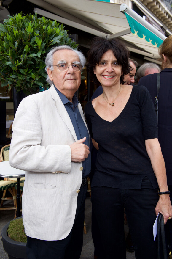 C'est sa fille Cécile Pivot qui annoncé la triste nouvelle de sa mort à l'AFP
Bernard Pivot et sa fille Cécile - Déjeuner "Pères et Filles" au restaurant "Les deux Magots" à Paris. Le 16 juin 2015 