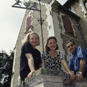 L'écrivain et ancien aniamteur était également le papa d'Agnès
En France, à Quincié-en-Beaujolais, rendez-vous avec Bernard Pivot, Monique Dupuis et leur fille Agnès à leur domicile. Août 1991 © Alain Canu via Bestimage