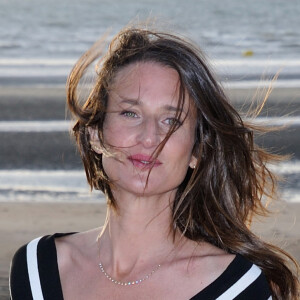 Camille Cottin assiste au photocall du jury lors du 31e festival du film de Cabourg à Cabourg, en France, le 15 juin 2017. Photo par Aurore Marechal/ABACAPRESS.COM