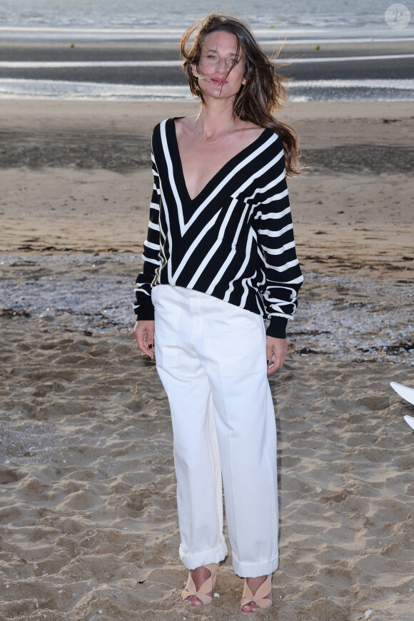 Camille Cottin assiste au photocall du jury lors du 31e festival du film de Cabourg à Cabourg, en France, le 15 juin 2017. Photo par Aurore Marechal/ABACAPRESS.COM