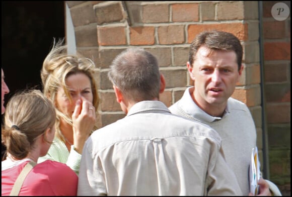Selon le journal, ils se sont secrètement échappés pour prendre une "pause bien méritée" alors que le procès pour délits sexuels du principal suspect, 
Kate et Gerry McCann les parents de Maddie.