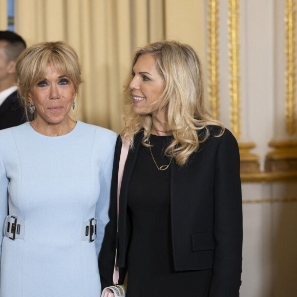Brigitte Macron et Laurence Auzière lors du dîner d'Etat en l'honneur du président chinois Xi Jinping et de sa femme la première dame Peng Liyuan au palais présidentiel de l'Elysée à Paris, France, le 6 mai 2024. © Eliot Blondet / Pool / Bestimage