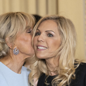 Brigitte Macron et Laurence Auzière lors du dîner d'Etat en l'honneur du président chinois Xi Jinping et de sa femme la première dame Peng Liyuan au palais présidentiel de l'Elysée à Paris, France, le 6 mai 2024.  © Eliot Blondet / Pool / Bestimage