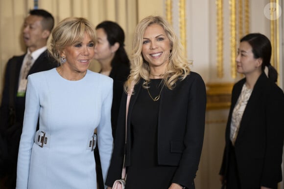 Brigitte Macron et Laurence Auzière lors du dîner d'Etat en l'honneur du président chinois Xi Jinping et de sa femme la première dame Peng Liyuan au palais présidentiel de l'Elysée à Paris, France, le 6 mai 2024.  © Eliot Blondet / Pool / Bestimage