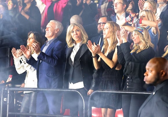 Exclusif - Claude et son mari Didier Deschamps, Brigitte Macron, ses filles Tiphaine et Laurence Auzière - Personnalités lors de l'enregistrement de l'émission "Le gala des Pièces Jaunes, le concert événement" au Zenith de Paris, et diffusée le 28 janvier sur France 2. Le 25 janvier 2023 © Dominique Jacovides / Bestimage 