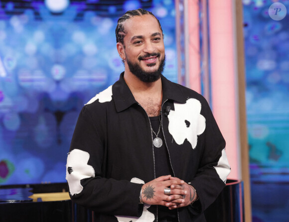 Qualifié d'office car faisant partie du Big 5 (les plus gros pays contributeurs au budget de l'Eurovision), le chanteur de 34 ans a déjà conquis le public et les organisateurs avec une incroyable performance. 
Le chanteur Slimane participe à l'émission de télévision italienne Raiuno "La Volta Buona" à Rome, Italie, le 21 mars 2024. © ANSA/Bestimage