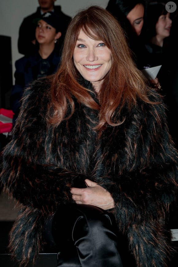 Carla Bruni - Sarkozy - People au défilé haute couture Zuhair Murad au palais de Tokyo à Paris, France, le 24 janvier 2024. © Christophe Clovis / Bestimage 