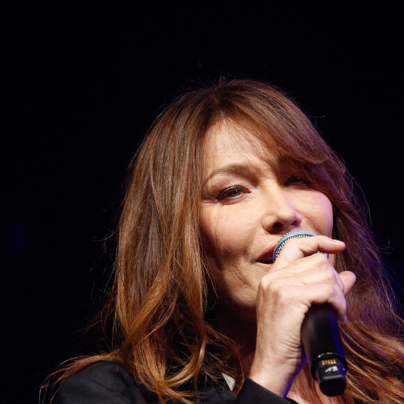 Exclusif -  Carla Bruni-Sarkozy - Concert "Corsu Mezu Mezu" à la Défense Arena à Paris, France. Le 28 octobre 2023. © Christophe Clovis / Bestimage