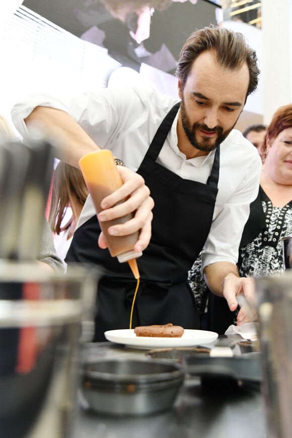 Si le célèbre chef aime le salé et le sucré
Cyril Lignac est l'invité "Star" de ShowColat le 2 novembre 2018. © Bruno Bebert/Bestimage