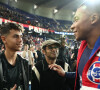 Son fils, Léon Debbouze était également de la partie
 
Jamel Debbouze avec son fils Léon, Kylian Mbappé - Dernier match de Kylian Mbappé (25 ans) avec le PSG en Ligue 1 Uber Eats lors de la rencontre "PSG-Toulouse" (1-3) au Parc des Princes à Paris le 12 mai 2024. © Franck Fife / Pool /Bestimage