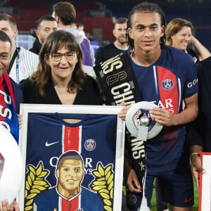 Kylian Mbappé, son frère Ethan Mbappé, sa maman Fayza Lamari et son père Wilfrid Mbappé - Dernier match de Kylian Mbappé (25 ans) avec le PSG en Ligue 1 Uber Eats lors de la rencontre "PSG-Toulouse" (1-3) au Parc des Princes à Paris le 12 mai 2024. © Cyril Moreau/Bestimage