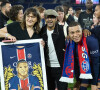 Jamel Debbouze était présent pour l'occasion 
 
Kylian Mbappé, Jamel Debbouze, sa maman Fayza Lamari et son père Wilfrid Mbappé - Dernier match de Kylian Mbappé (25 ans) avec le PSG en Ligue 1 Uber Eats lors de la rencontre "PSG-Toulouse" (1-3) au Parc des Princes à Paris le 12 mai 2024. © Cyril Moreau/Bestimage