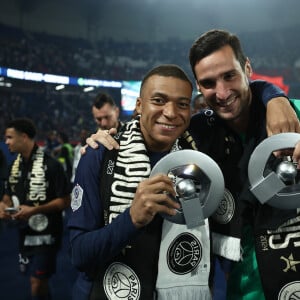 Kylian Mbappé, Sergio Rico - Dernier match de Kylian Mbappé (25 ans) avec le PSG en Ligue 1 Uber Eats lors de la rencontre "PSG-Toulouse" (1-3) au Parc des Princes à Paris le 12 mai 2024. © Franck Fife / Pool /Bestimage