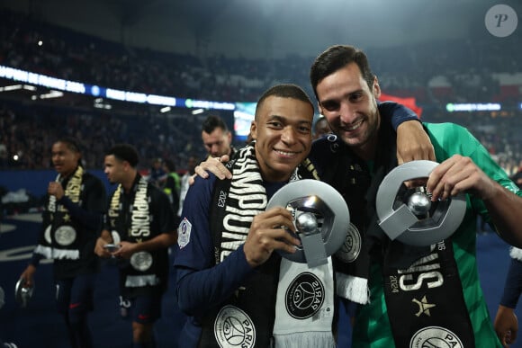 Kylian Mbappé, Sergio Rico - Dernier match de Kylian Mbappé (25 ans) avec le PSG en Ligue 1 Uber Eats lors de la rencontre "PSG-Toulouse" (1-3) au Parc des Princes à Paris le 12 mai 2024. © Franck Fife / Pool /Bestimage