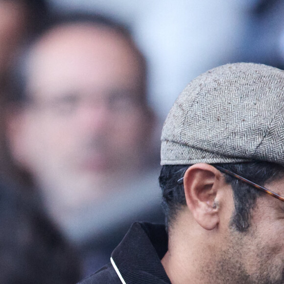 Jamel Debbouze - Célébrités dans les tribunes du match de Ligue 1 Uber Eats "PSG-Toulouse" (1-3) au Parc des Princes à Paris le 12 mai 2024. © Cyril Moreau/Bestimage