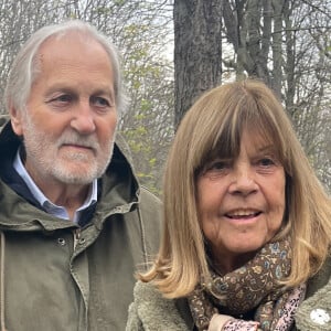 Chantal Goya et son mari Jean-Jacques Debout vivent désormais dans une maison de maître dans l'Indre
Semi-exclusif - Chantal Goya et son mari Jean-Jacques Debout - Arrivées à l'enregistrement de l'émission "Vivement Dimanche" au studio Gabriel à Paris © Christophe Clovis/Bestimage