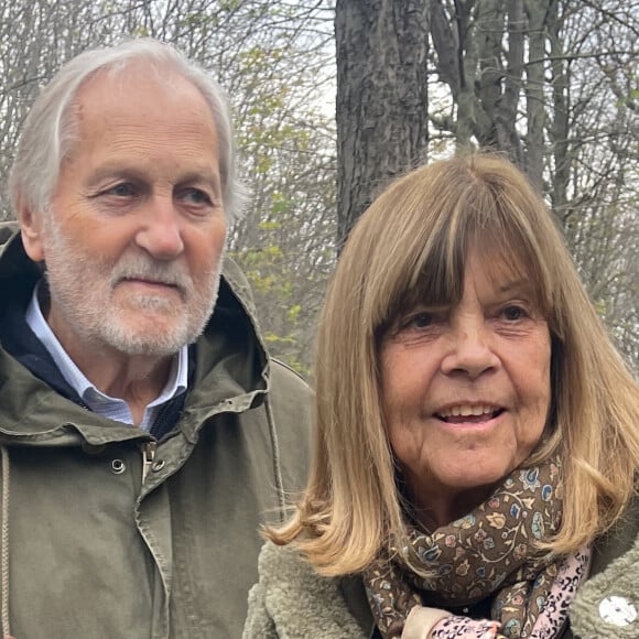 Chantal Goya installée avec Jean-Jacques Debout dans une maison de maître dans l'Indre où elle y stocke de précieux trésors