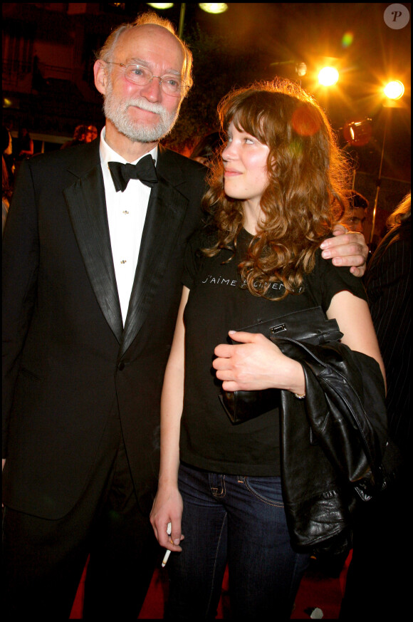 Arborant lors de ses débuts à Cannes des looks bien plus sobres.
Nicolas et Léa Seydoux à Cannes, 60e édition du Festival en 2007.
