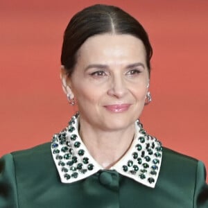 Et notamment à cette interview qu'elle accordait à "Marie Claire" l'an passé.
Juliette Binoche, porte une robe conçue spécialement pour elle par Prada, à la première du film "La Passion de Dodin Bouffant" (The Pot Au Feu) lors du 18ème Rome International Film Festival, à l'auditorium Parco Della Musica de Rome, Italie, le 21 octobre 2023. © Mario Cartelli/SOPA Images/ZUMA Press/Bestimage