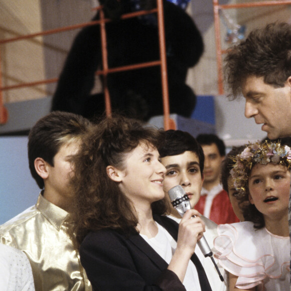 A Paris, sur le plateau de l'émission "Vitamine" devant des enfants, Elsa, fait face à Jacky (Jacques Jakubowicz). 18 décembre 1986 © Bernard Leguay via Bestimage