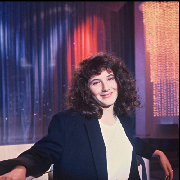 Elsa sur un plateau télé.