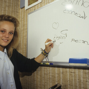 Vanessa Paradis dans les studios de la maison d'éditions musicales Polydor en juillet 1987 à Paris. © Alain Canu via Bestimage