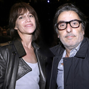 Charlotte Gainsbourg et Yvan Attal - La grande conférence du collectif agirensemble présente "Solitude d'Israël", le livre de Bernard-Henri Lévy à la salle Pleyel à Paris le 19 mars 2024. © Cédric Perrin / Bestimage 