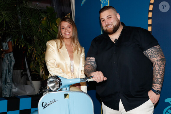 Exclusif - Nico Capone et sa compagne Daniela à la soirée de lancement de la collection capsule "Vilebrequin x Abu Dhabi limited édition" à la plage Vilebrequin (plage ondine) lors du 77ème Festival International du Film de Cannes le 14 mai 2024.  © Christophe Clovis/Bestimage