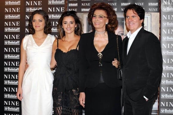 Marion Cotillard, Penélope Cruz, Sophia Loren et Rob Marshall à l'avant première de Nine à Rome, en  janvier 2010