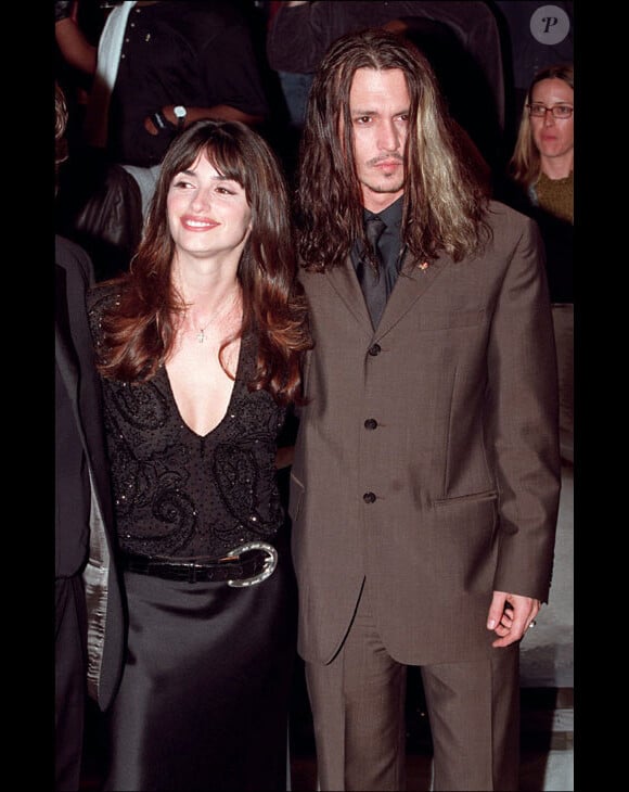 Penélope Cruz avec Johnny Depp en mars 2001 à Los Angeles