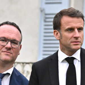 Le président Emmanuel Macron rend hommage aux enfants d'Izieu à la Maison d'Izieu dans l'Ain dans le cadre des commémorations du 80ème anniversaire de la Libération le 7 avril 2024. © Julien Reynaud / Pool / Bestimage 
