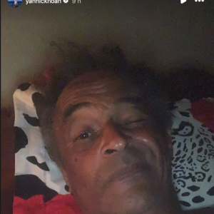 Dans sa story, Yannick Noah a partagé un selfie de lui au lit
 