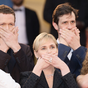 Elle qui vit avec ses enfants aux Etats-Unis serait tombée sous le charme d'un avocat.
Noé Boon, Richard Sears, Judith Godrèche, Tess Barthélemy - Montée des marches du film " Furiosa : A Mad Max Saga " lors du 77ème Festival International du Film de Cannes, au Palais des Festivals à Cannes. Le 15 mai 2024 © Jacovides-Moreau / Bestimage 