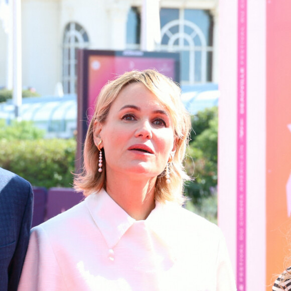 Un homme qui aurait 10 ans de moins qu'elle.
Judith Godrèche et ses enfants Noé Boon et Tess Barthélemy à la première de la série "Icon of French Cinema" lors du 49ème Festival du Cinema Americain de Deauville, France, le 2 septembre 2023. © Denis Guignebourg/BestImage 